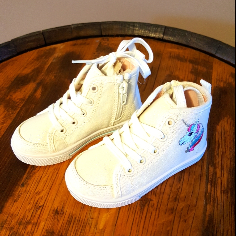 NEW Carter's size 7 unicorn white tennis shoes